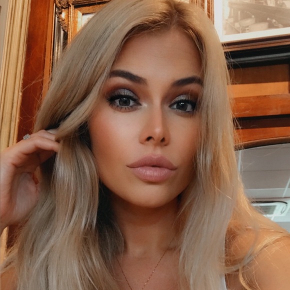 Meet your Posher, Danielle - Picture 2 of 13